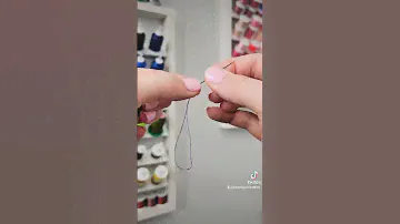 Learn to tie a knot in your thread - the easy way! #sew #sewing #handsewing