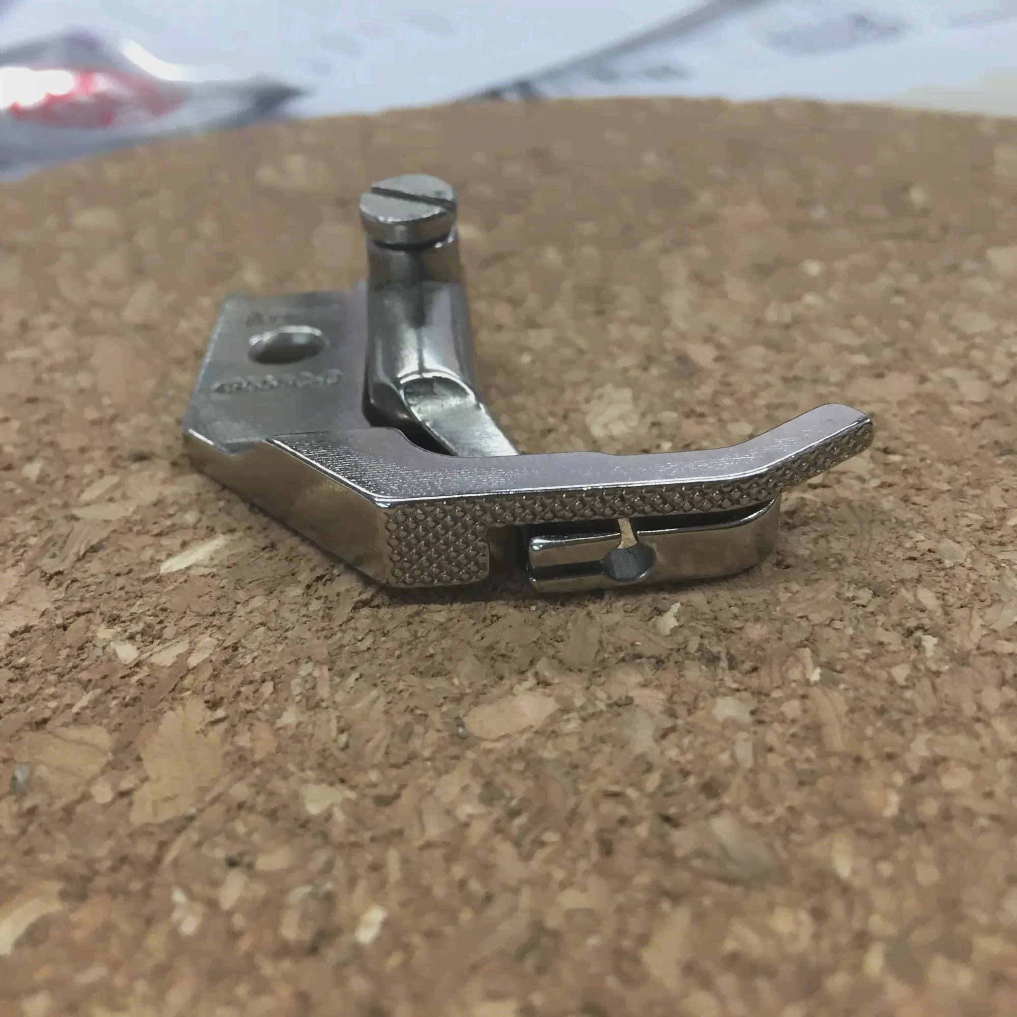 для pfaff 335 Односторонняя прижимная лапка Односторонняя прижимная лапка Внешняя прижимная лапка 6 мм Внутренняя прижимная лапка 4 мм