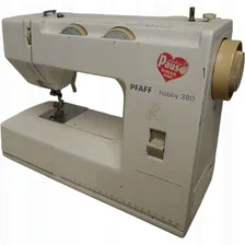 Wieloczynnościowa maszyna Pfaff Hobby 380. Aukcja BCM
