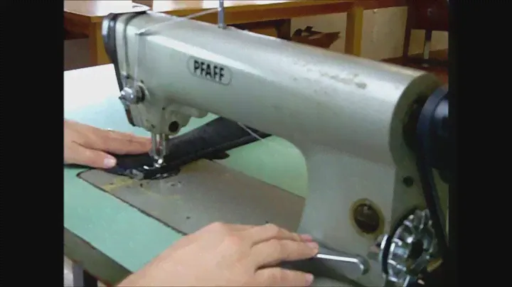 Pfaff 463 Industrial Sewing Machine with Table. Sews Leather, Upholstery, Webbing