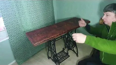Столик из станины от швейной машины и доски, своими руками