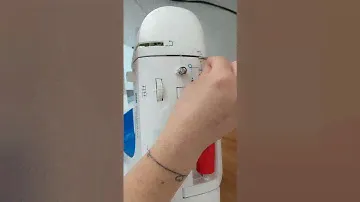 Machine à coudre e-element PFAFF de chez Lidl - l'enfilage.