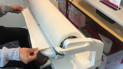 Pfaff 560 Roller Press in Action