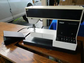 PFAFF Tipmatic 1027 Sewing Machine w/ Foot Pedal Accessories Tested Quilt Maker