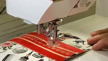 Cosmetic Bag: Using The Piping Foot