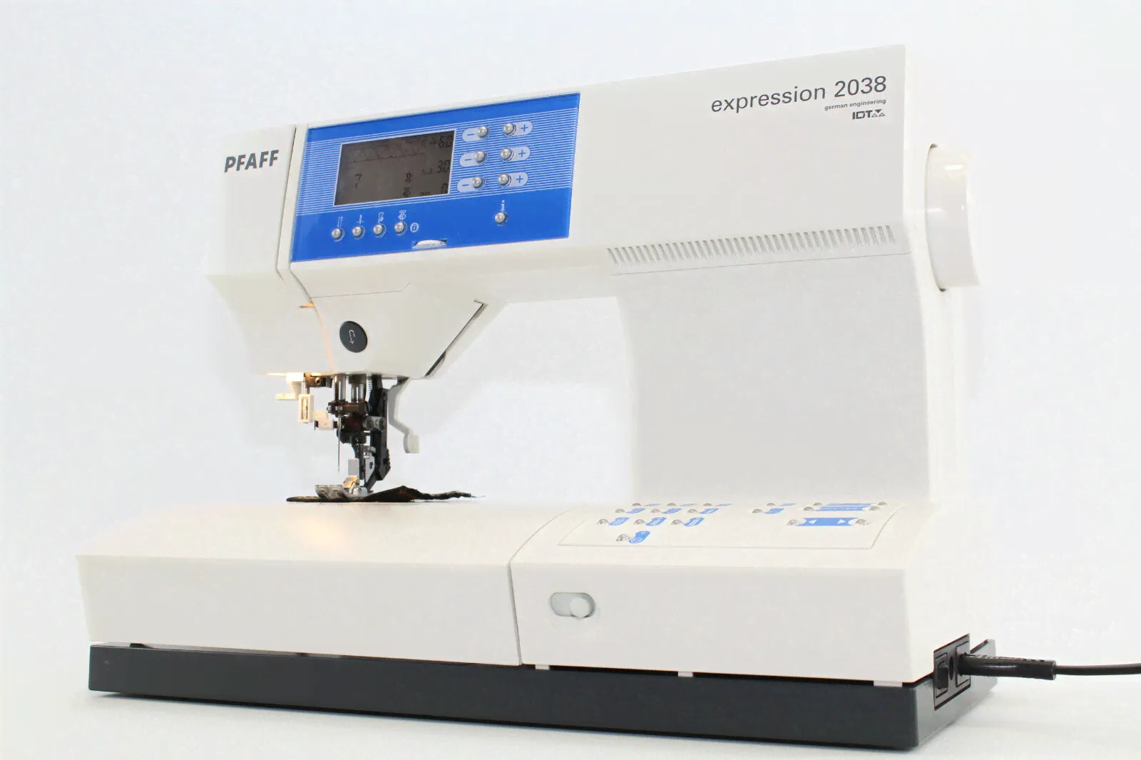 PFAFF expression 2038 mit IDT system-0