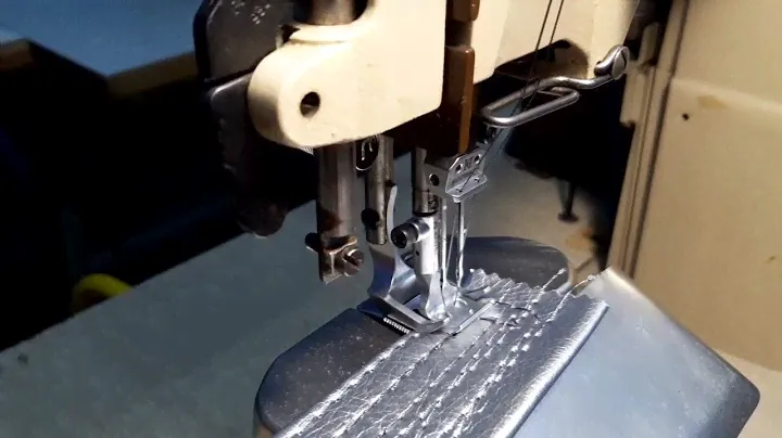 Pfaff 1296 колонковая машина , двух-игольная.