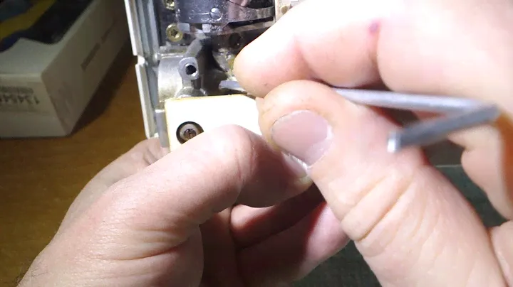 Pfaff Select 1536 Снятие , установка челнока
