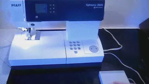 Pfaff Tiptronic 2020 Sewing Machine Shown Working